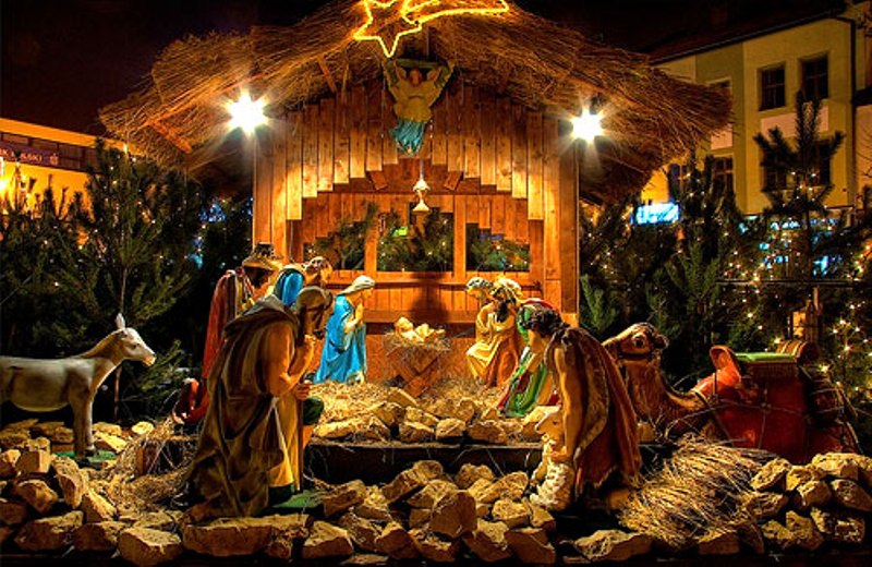 Рождество Христово:  с вертепом и в ледяной купели