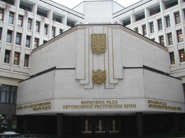 В  Симферополе усилили охрану правительственных зданий