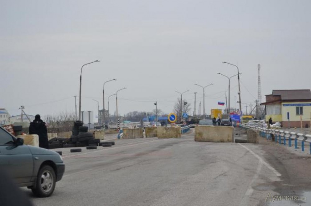 Движение транспорта на границе Крыма и Украины восстановлено