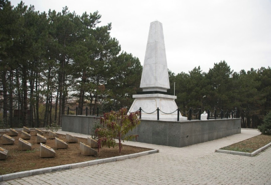 Вандалы повредили памятник турецким воинам в Севастополе
