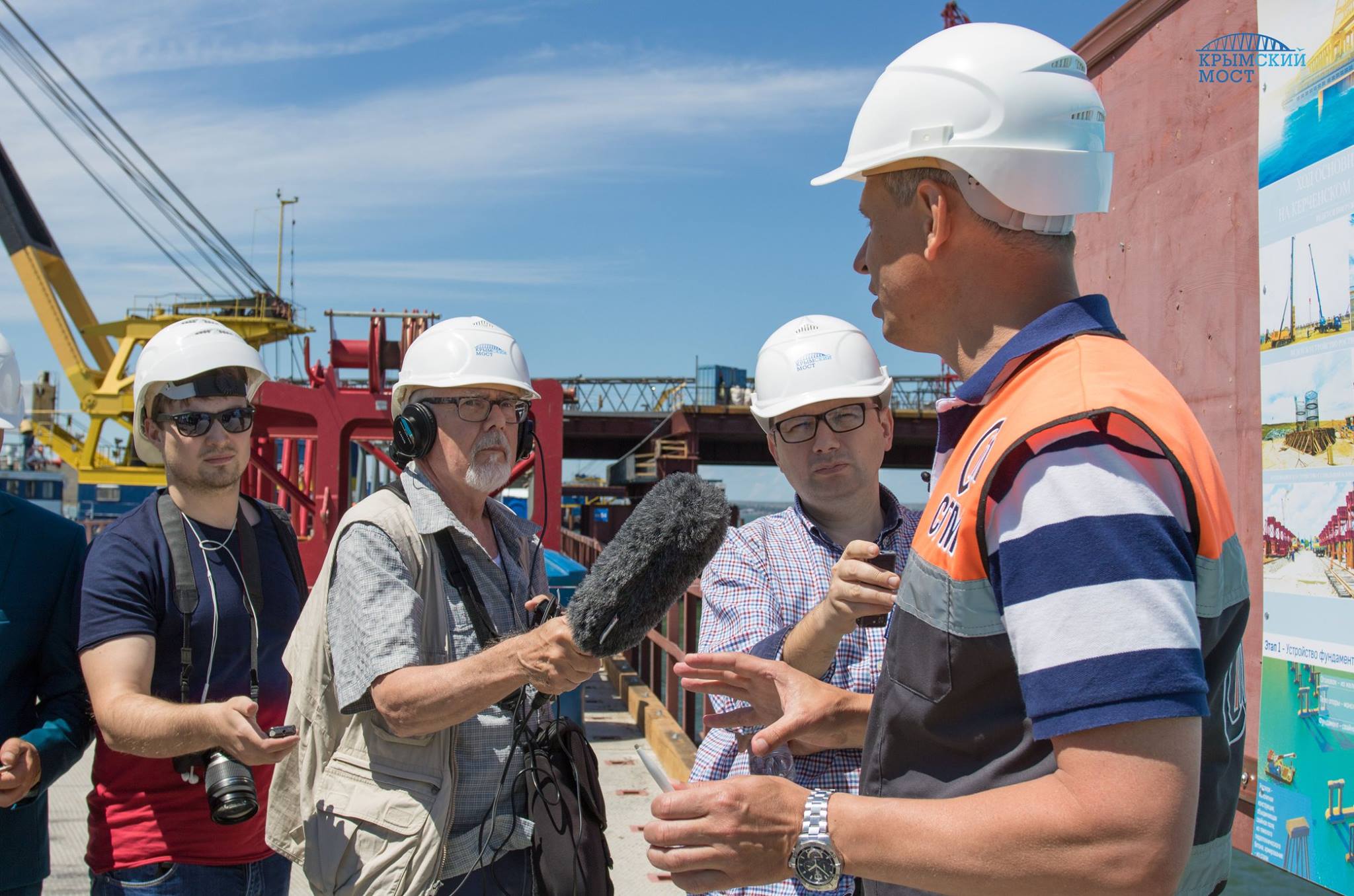 Иностранные журналисты в восторге от Крымского моста (фото, видео)