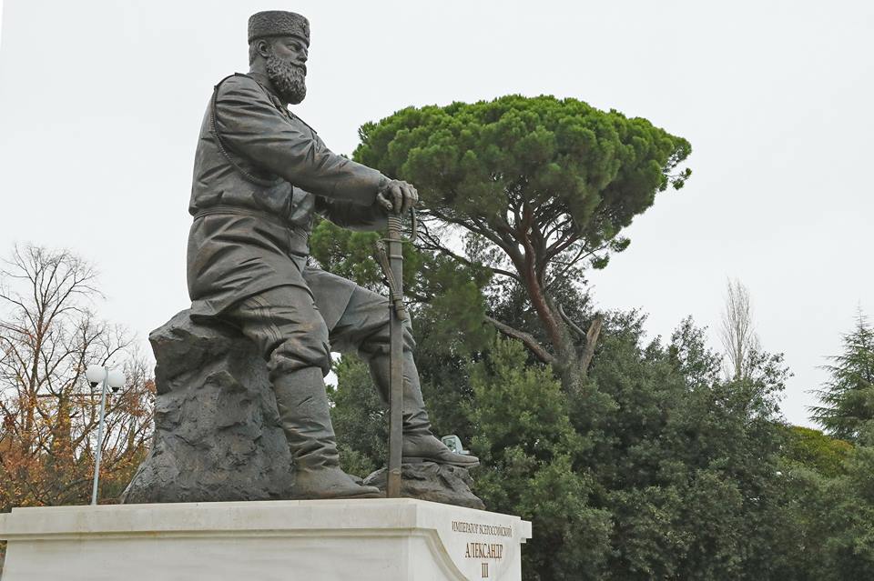 В Ливадии открыли памятник Александру III