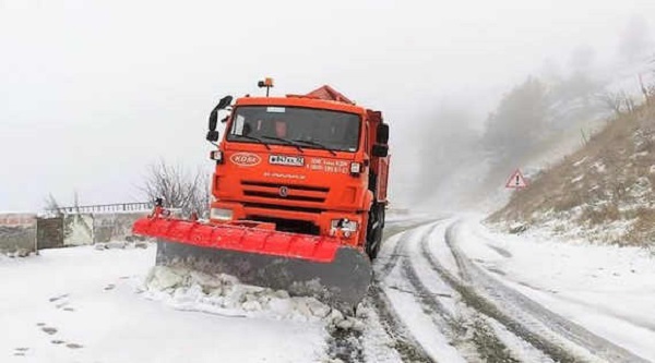 Дорогу на Ай-Петри засыпало снегом